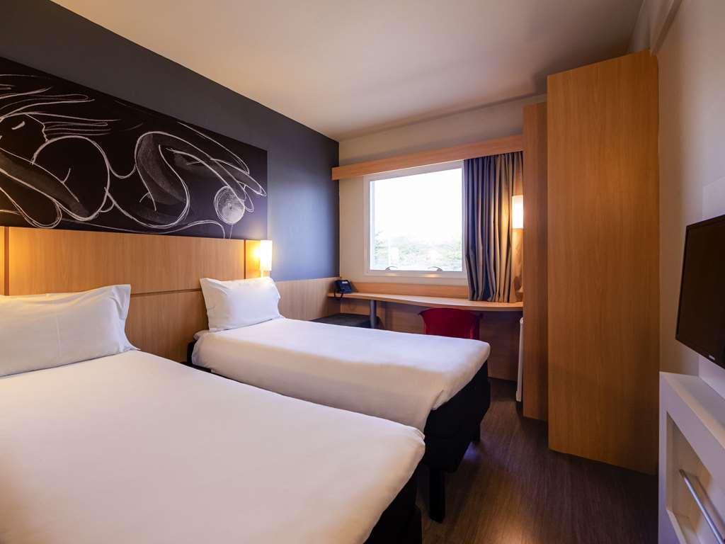 Hotel Ibis Guaratingueta Aparecida - Circuito Da Fe Zimmer foto